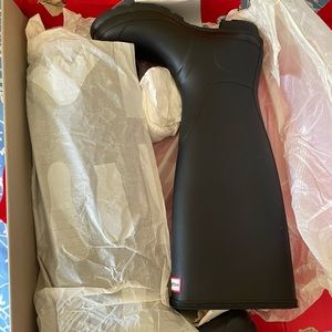 Black hunter boots